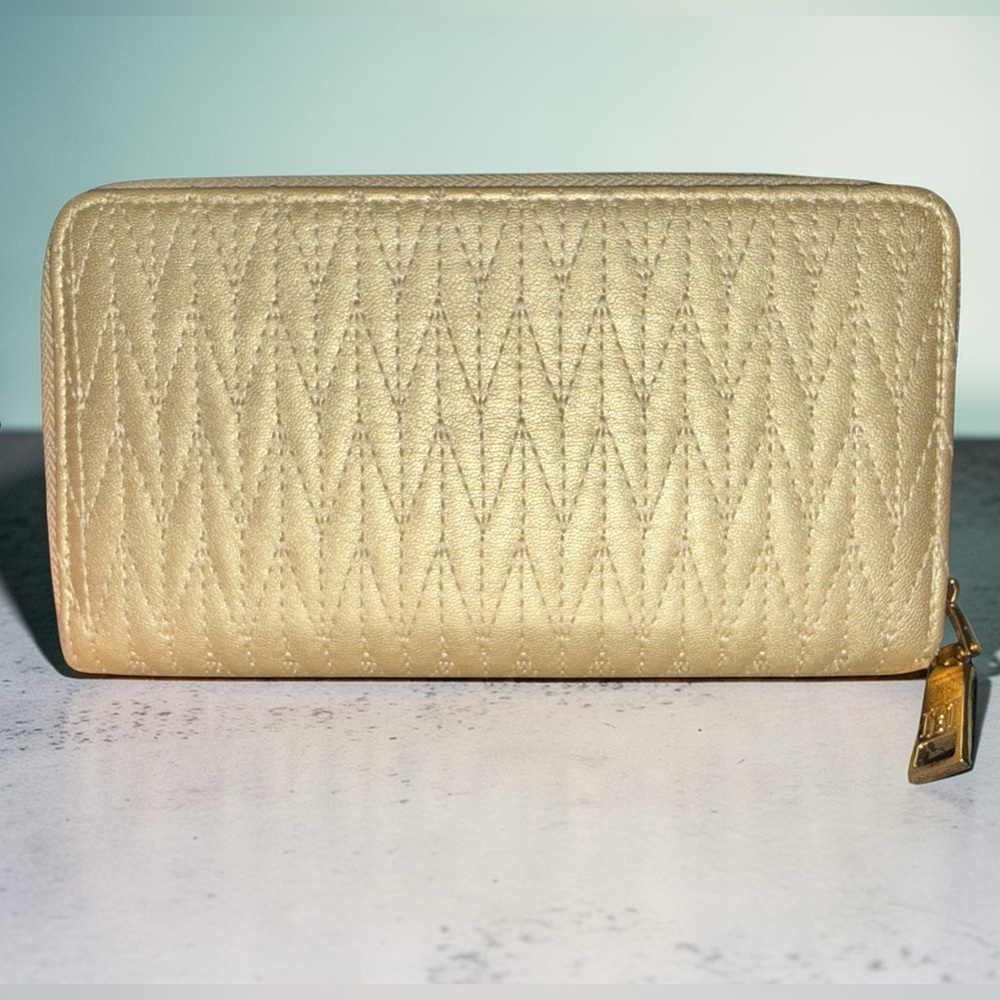 Badgley Mischka Quilted Zip Around Wallet Gold Champagne Logo Wallet - EUC ✨ - Picture 3 of 10